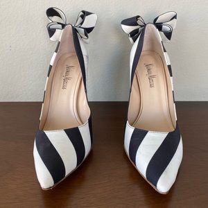 Black and white Pumps with Bow